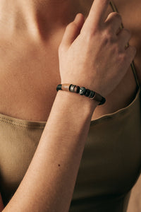 Armband mit fast mystisch anmutendem Edelstein - Modell Pitea, stufenlos anpassbare Grösse, handgefertigt