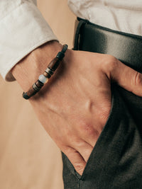 Leder Armband mit Mondstein und feinen Edelstahl Perlen - Modell Skane, stufenlos anpassbare Grösse, handgefertigt