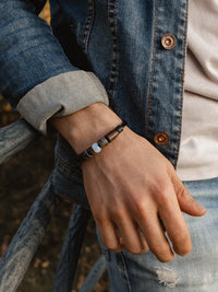 Leder Armband mit Mondstein und feinen Edelstahl Perlen - Modell Skane, stufenlos anpassbare Grösse, handgefertigt