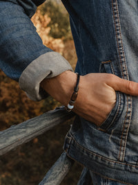 Leder Armband mit Mondstein und feinen Edelstahl Perlen - Modell Skane, stufenlos anpassbare Grösse, handgefertigt