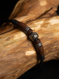 Lederarmband mit verschiedenen Holz und Edelstahl Perlen - Modell Vadstena, stufenlos anpassbare Grösse, handgefertigt