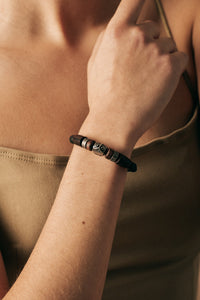 Armband mit Eule als Begleiter Edelstahl und Holz Perlen - Modell Visby, stufenlos anpassbare Grösse, handgefertigt