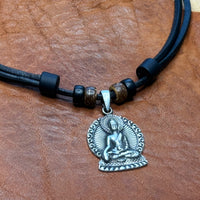 Schwarze, handmade Surferkette mit Buddha Anhänger für Männer & Frauen | HANA LIMA Leder Halskette