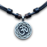 Om Zeichen Buddha / Hindu Lederkette handgefertigt für Männer & Frauen | HANA LIMA Surfer Schmuck