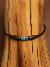 Halskette mit grünen Jade Perlen und Edelstahl Elementen - Modell Kiruna, stufenlos anpassbare Grösse, handgefertigt