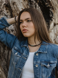 Halskette mit grünen Jade Perlen und Edelstahl Elementen - Modell Kiruna, stufenlos anpassbare Grösse, handgefertigt