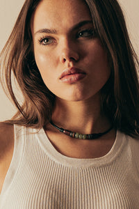 Halskette mit grünen Jade Perlen und Edelstahl Elementen - Modell Kiruna, stufenlos anpassbare Grösse, handgefertigt