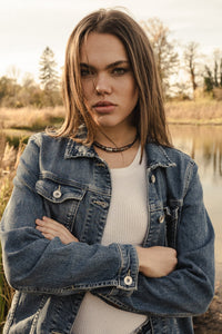 Halskette Holz und Edelstahl Perlen mit keltischer Raute verziert - Modell Mölndal, stufenlos anpassbare Grösse, handgefertigt