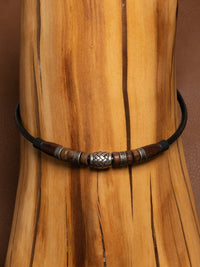 Halskette Holz und Edelstahl Perlen mit keltischer Raute verziert - Modell Mölndal, stufenlos anpassbare Grösse, handgefertigt