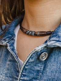 Halskette mit fast mystisch anmutendem Edelstein - Modell Pitea, stufenlos anpassbare Grösse, handgefertigt