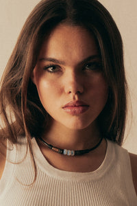 Leder Halskette mit Mondstein und feinen Edelstahl Perlen - Modell Skane, stufenlos anpassbare Grösse, handgefertigt