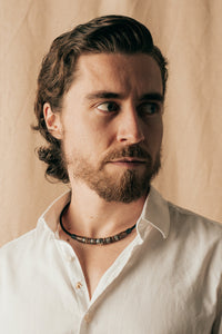 Kette mit Eule als Begleiter Edelstahl und Holz Perlen - Modell Visby, stufenlos anpassbare Grösse, handgefertigt