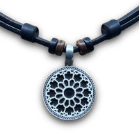 Handgefertige Leder Halskette mit Blume des Lebens Anhänger für Damen und Herren von HANA LIMA