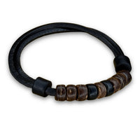 Handgefertigtes Boho Leder Armband mit Kokosnuss Perlen für Damen & Herren | Schmuck von HANA LIMA