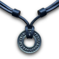 Handgefertige Leder Halskette mit Futhark Runenalphabet Anhänger für Damen und Herren von HANA LIMA