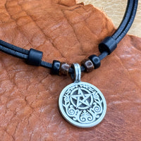 Schwarze handmade Wicca Lederkette mit Pentagramm Anhänger für Damen & Herren | HANA LIMA Schmuck