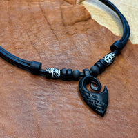 Handmade Surferkette Neuseeland Maori Koru Anhänger aus Holz für Damen und Herren von HANA LIMA