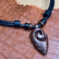 Handmade Surferkette Neuseeland Maori Koru Tribal Harmony aus Hartholz | Damen & Herren | HANA LIMA