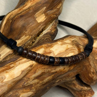 Verstellbare schwarze Boho Style Surfer Halskette mit individuell verstellbarer Länge - HANA LIMA