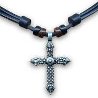Schwarze handgefertige Leder Halskette | Kreuz verziert mit Ornamenten | Damen & Herren | HANA LIMA