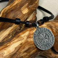 Handgemachte Surfer Lederkette keltischer Runen Kompass - Schmuck für Damen & Herren von HANA LIMA