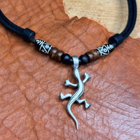 Schwarze handmade Surferkette mit Gecko (Eidechse) Anhänger für Damen & Herren | HANA LIMA Schmuck