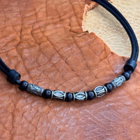 Verstellbare Leder Surferkette mit fünf Edelstahlperlen für Damen und Herren | HANA LIMA Schmuck