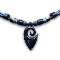 Handgefertige verstellbare Leder Halskette Maori Koru Anhänger für Damen und Herren von HANA LIMA