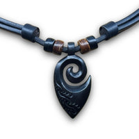 Handgefertige verstellbare Leder Halskette Maori Koru Tribal für Damen und Herren von HANA LIMA