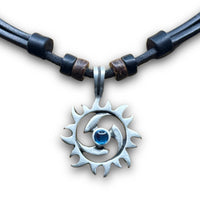 Verstellbare schwarze Leder Halskette | Sonne mit blauem Schmuckstein | Damen & Herren Schmuck