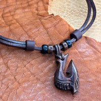 Handmade Surferkette mit Tribal Hei Matau Maori Angelhaken aus Holz für Damen & Herren | HANA LIMA