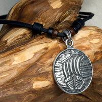 Handgemachte Surfer Lederkette Wikingerschiff für Damen und Herren | HANA LIMA | Keltischer Schmuck
