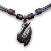 Handgefertigte Leder Halskette Hei Matau Fishhook Angelhaken Maori Stil | Damen & Herren | HANA LIMA