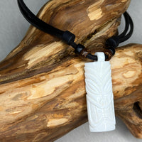 Handgemachte Surfer Lederkette Maori Knochen Schnitzerei Tiki für Damen und Herren von HANA LIMA