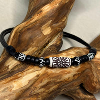 Handgefertigte schwarze Surferkette für Damen und Herren - Leder Halskette - Schmuck von HANA LIMA
