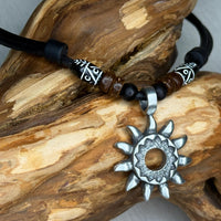 Handmade Lederkette Tribal Sonne mit gecarvten Tubes für Damen & Herren | HANA LIMA Surfer Schmuck