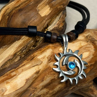 Handmade Lederkette Sonnensymbol mit Schmuckstein (blau) für Damen & Herren | HANA LIMA Schmuck