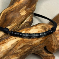 Verstellbare Leder Surferkette mit Edelstahlperlen für Damen und Herren - Schmuck von HANA LIMA