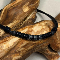 Verstellbare Leder Surferkette mit Edelstahlperlen für Damen und Herren - Schmuck von HANA LIMA