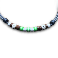 Handgefertigte Leder Halskette mit grünen Perlen für Damen und Herren - Schmuck von HANA LIMA