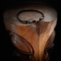 HANA LIMA Sternzeichen Skorpion Lederkette mit Edelstahlperlen für Damen und Herren