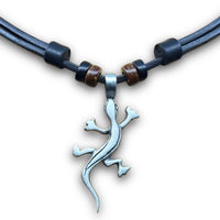Handgefertige verstellbare Leder Halskette mit Gecko Anhänger für Damen und Herren von HANA LIMA