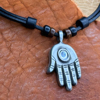 Schwarze, handmade Lederhalskette mit Hamsa-Hand Anhänger für Damen & Herren | HANA LIMA Schmuck