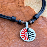 Schwarze handmade Surferkette mit Sonne & Meer Anhänger für Damen & Herren | HANA LIMA Schmuck