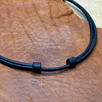 Handgefertigte Lederkette für eigenen Anhänger schwarz - Surfer Halskette - Schmuck von HANA LIMA