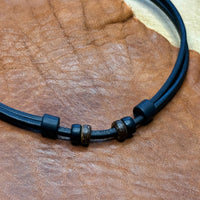 Handgefertigte Lederkette für eigenen Anhänger schwarz - Surfer Halskette - Schmuck von HANA LIMA