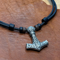 Handmade Leder Surferkette mit Thorshammer Mjölnir Anhänger - Wikinger/Kelten Schmuck von HANA LIMA