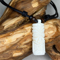 Handgemachte Surfer Lederkette Maori Knochen Schnitzerei Tiki für Damen und Herren von HANA LIMA