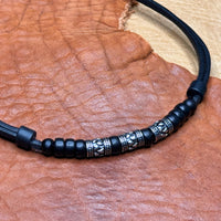 Handmade Lederkette mit Edelstahlperlen für Damen und Herren verstellbar - HANA LIMA Schmuck