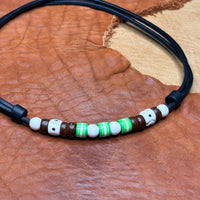 Handmade Lederkette mit grünen Perlen für Damen und Herren verstellbar - HANA LIMA Schmuck